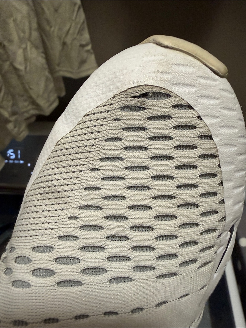 Nike Men’s Air Max 270 White Black Athletic Shoes - Picture 7 of 7